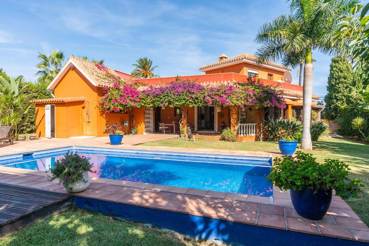 Villa Detached in El Paraiso