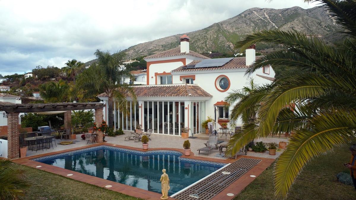 Villa Detached in Valtocado