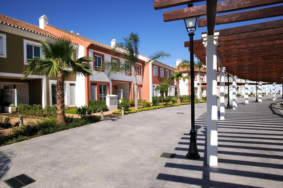 Townhouse Terraced in El Paraiso