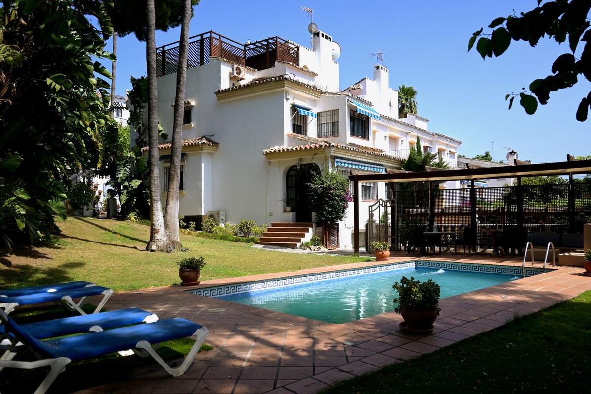 Villa Semi Detached in Nueva Andalucía
