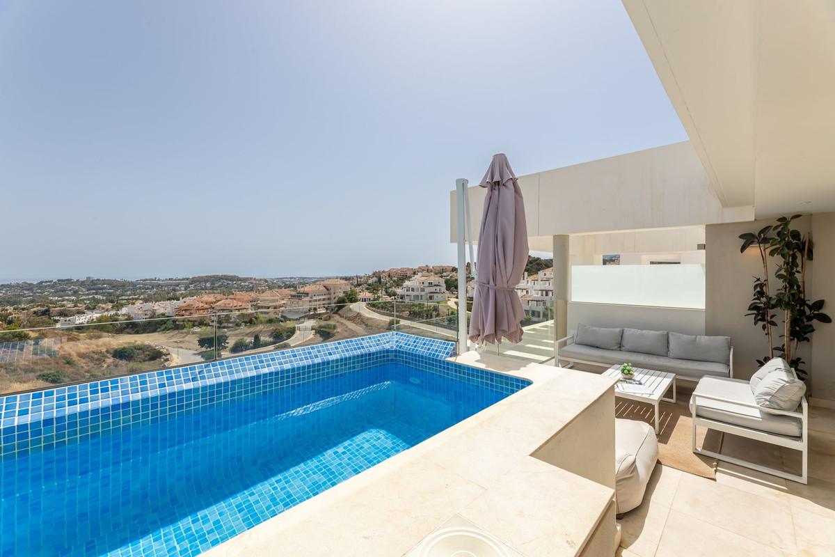 Apartment Penthouse in Nueva Andalucía