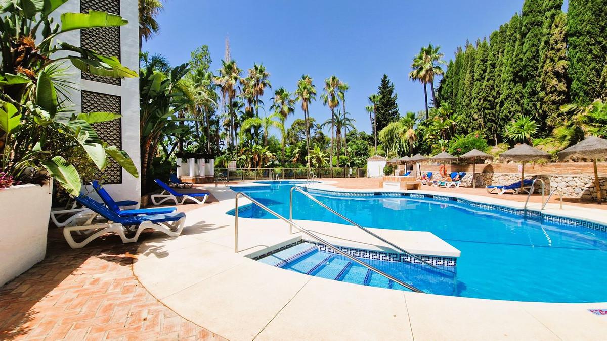 Apartment Middle Floor in Reserva de Marbella