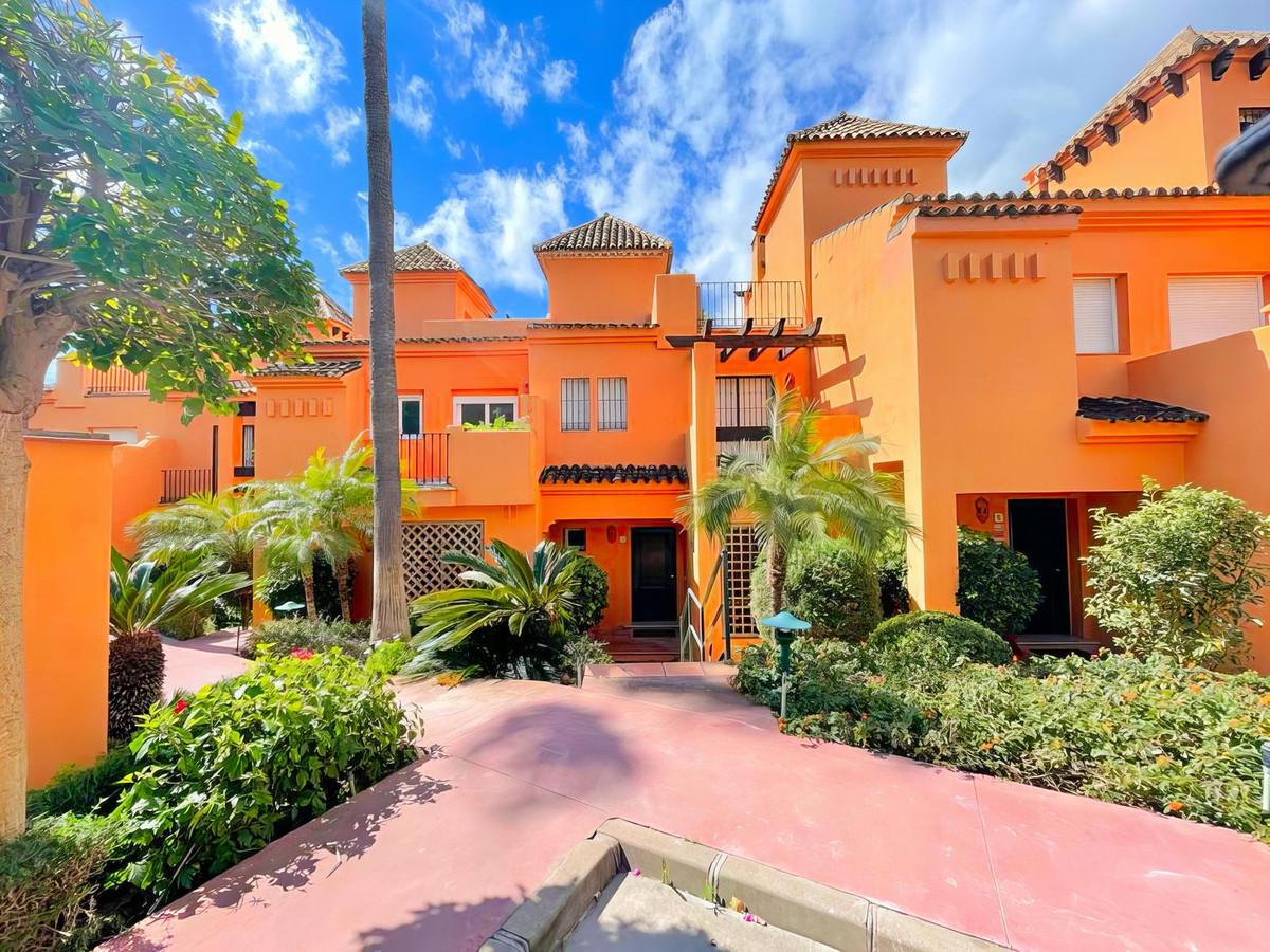 Townhouse Terraced in El Paraiso