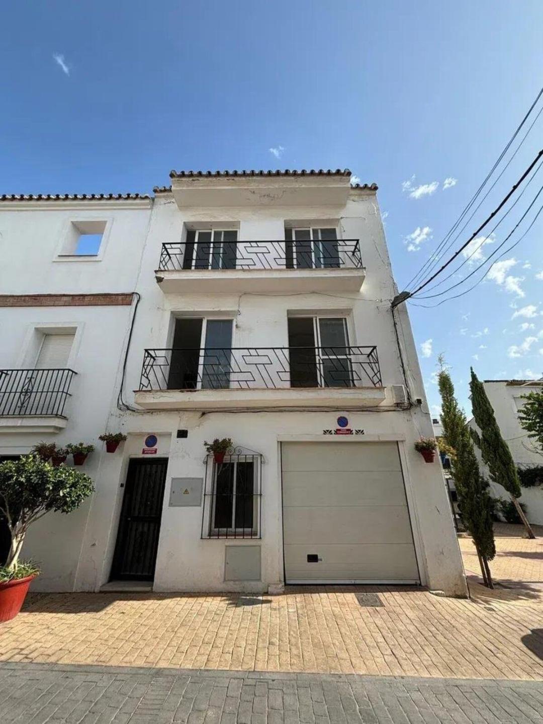 Villa Semi Detached in Estepona