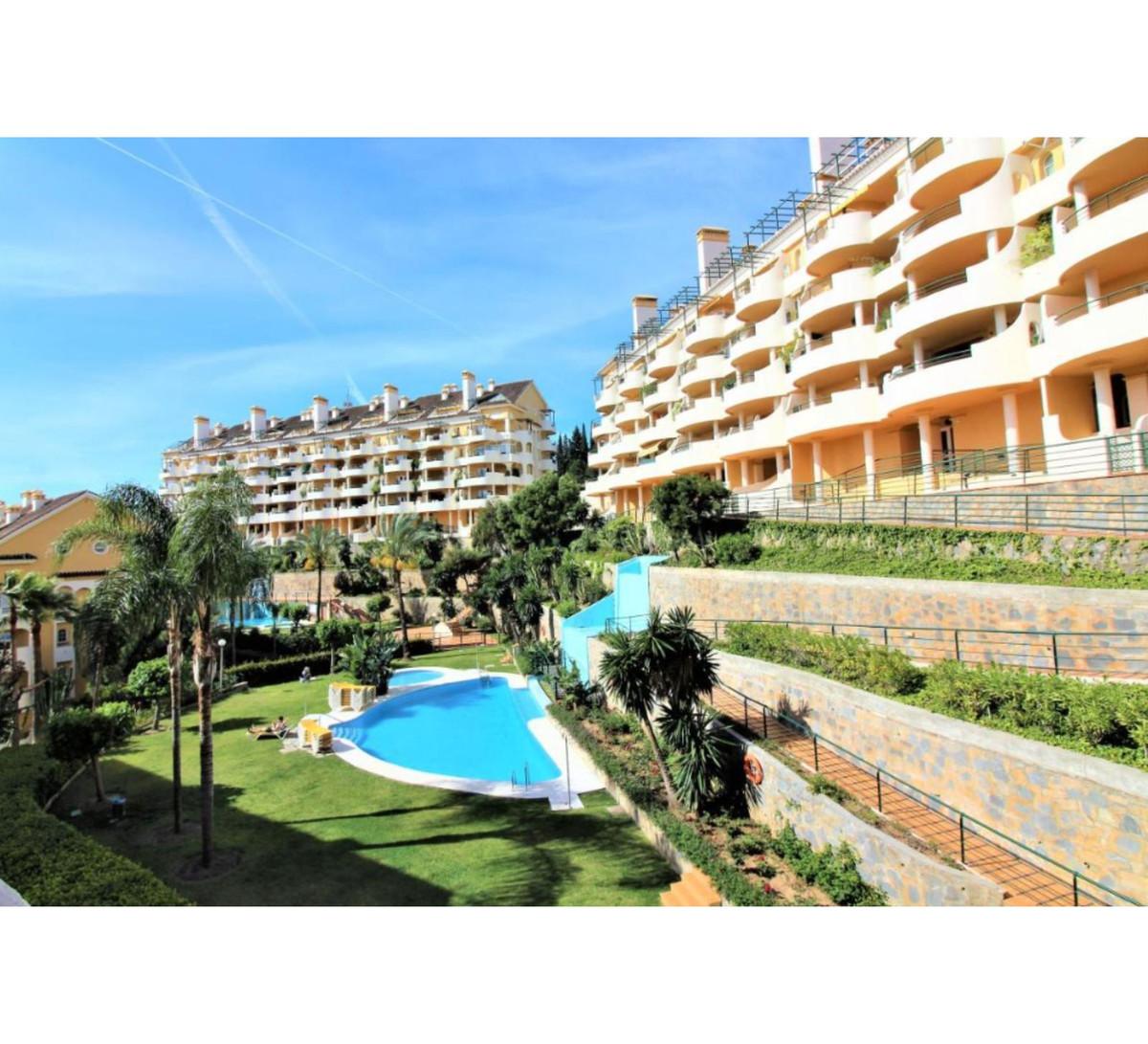 Apartment Middle Floor in Nueva Andalucía