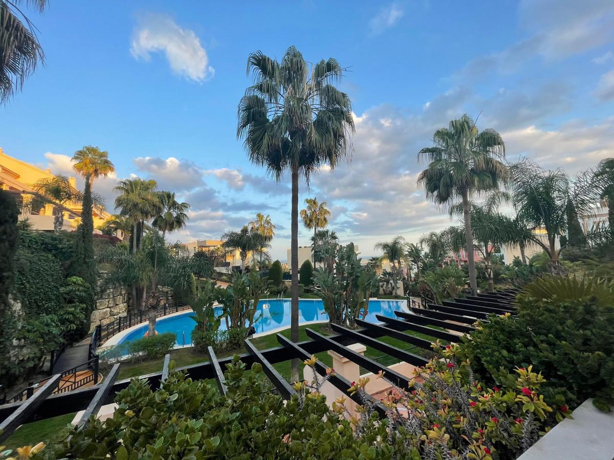 Apartment Middle Floor in Nueva Andalucía