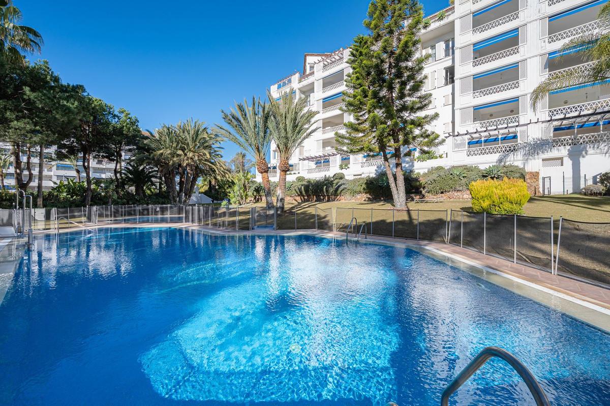 Apartment Middle Floor in Puerto Banús