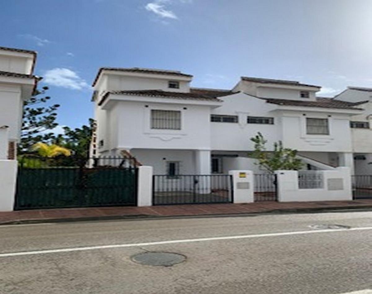 Townhouse Terraced in Nueva Andalucía