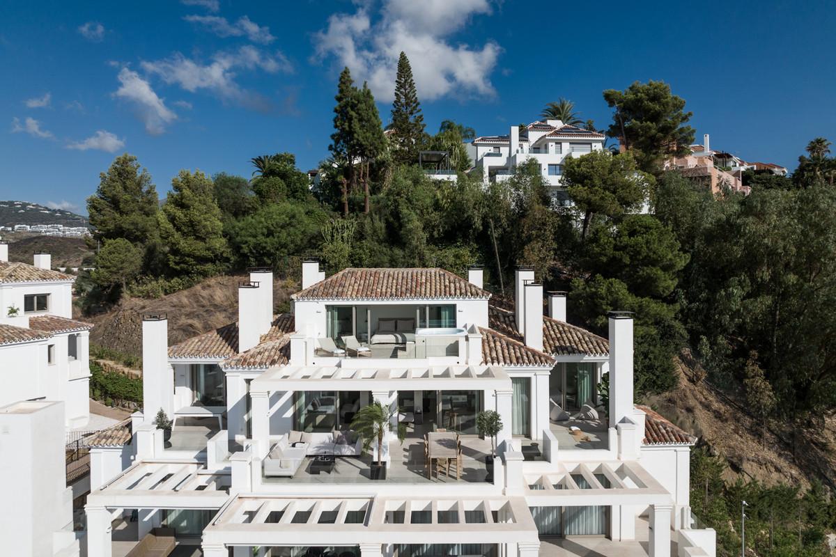 Apartment Penthouse in Nueva Andalucía