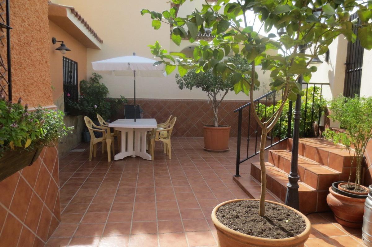 Villa Semi Detached in El Coto