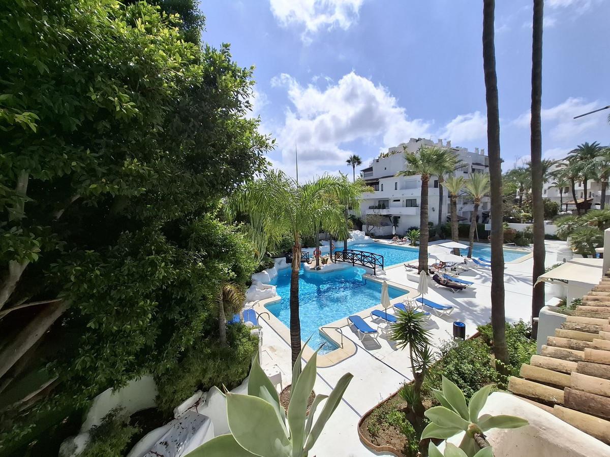 Apartment Middle Floor in Puerto Banús