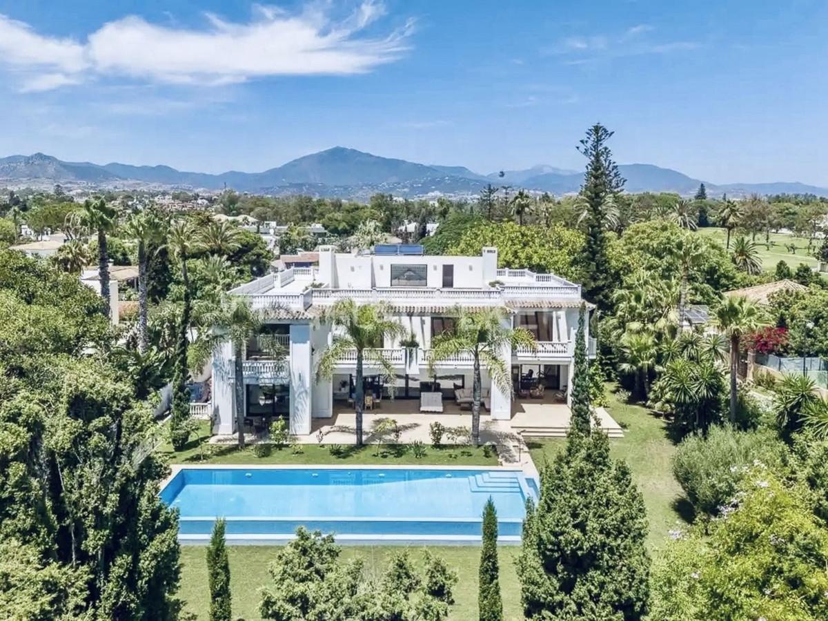 Villa Detached in Guadalmina Baja