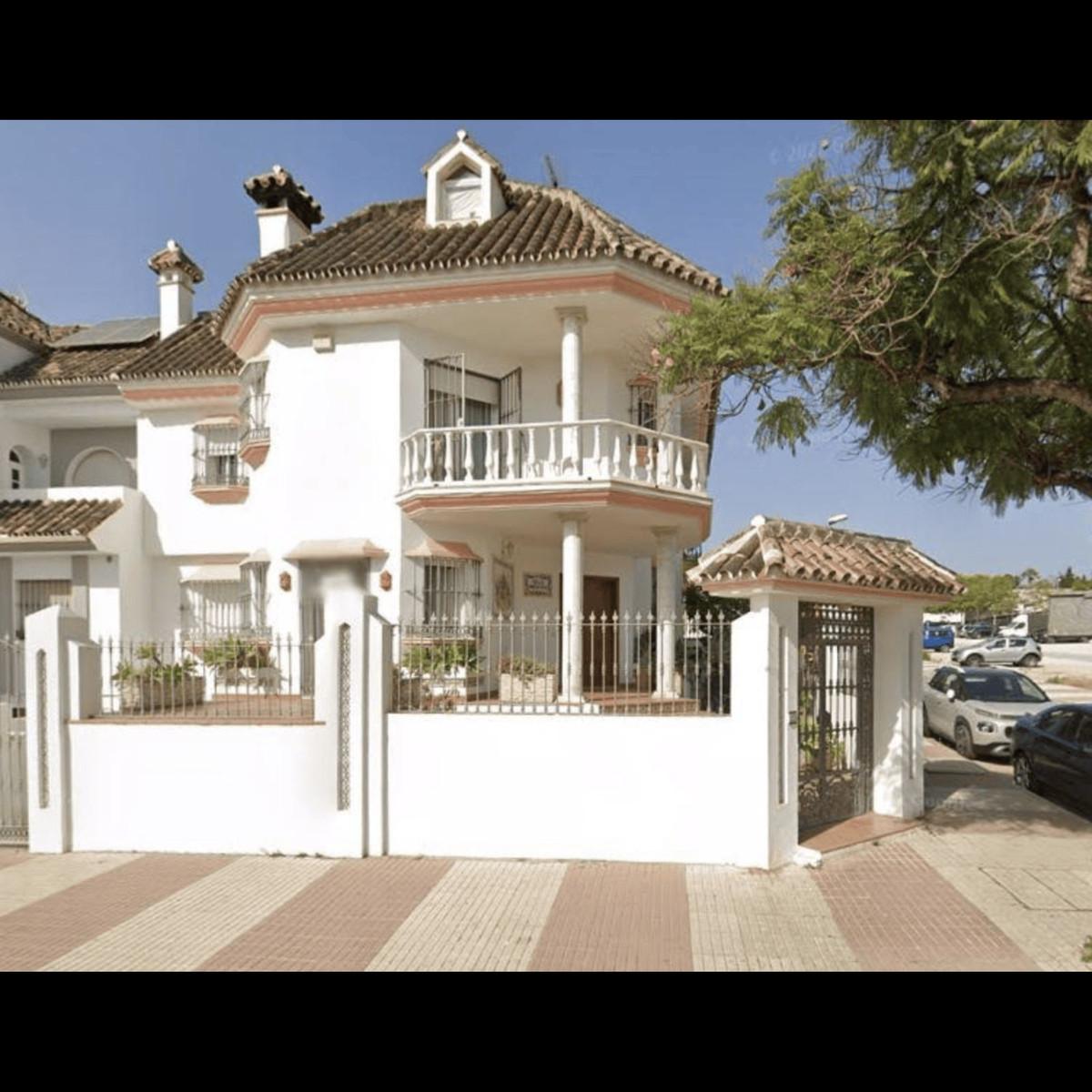 Villa Semi Detached in San Pedro de Alcántara