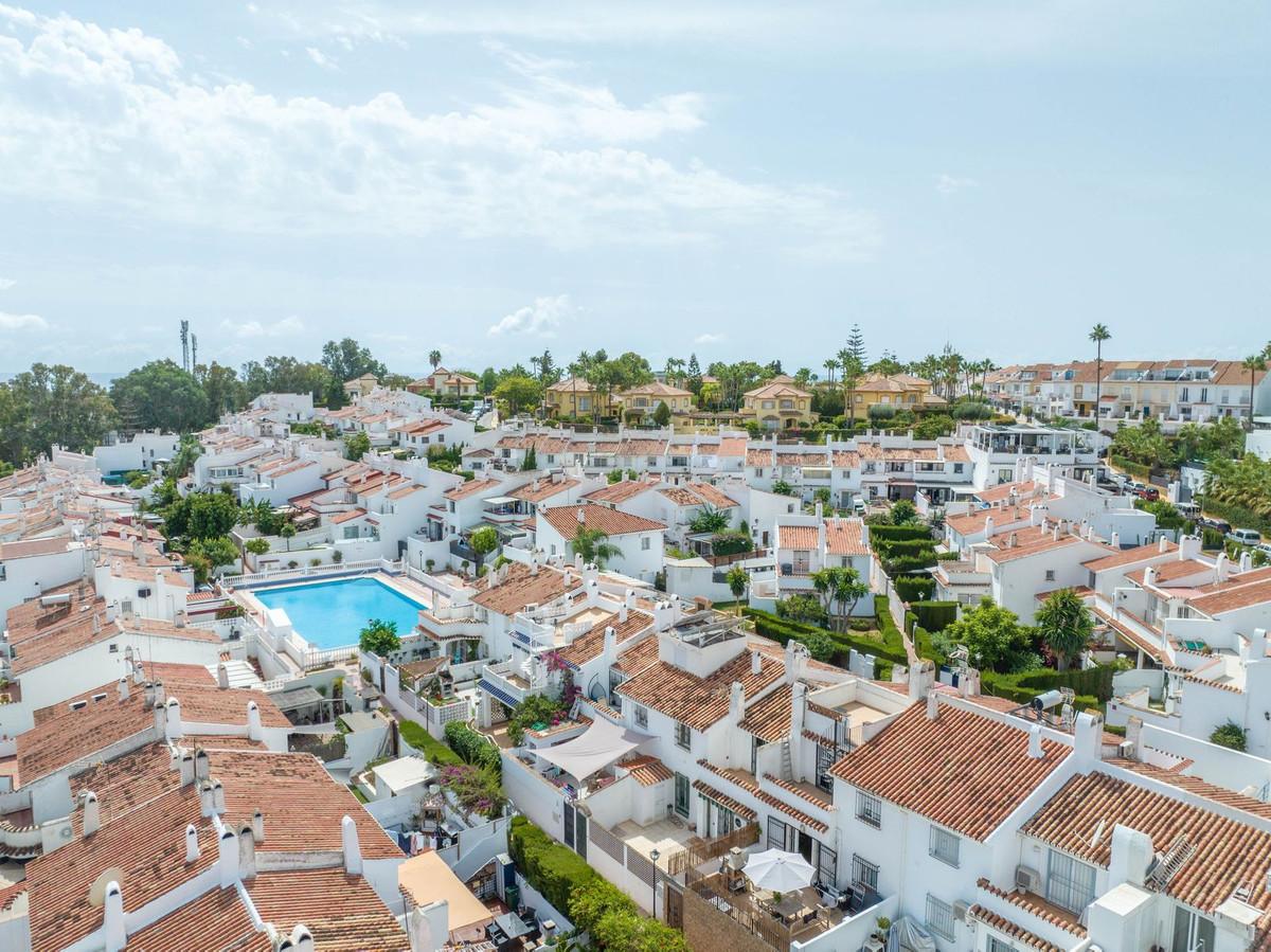 Townhouse Terraced in El Paraiso