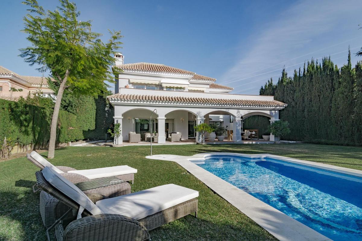 Villa Detached in Nueva Andalucía