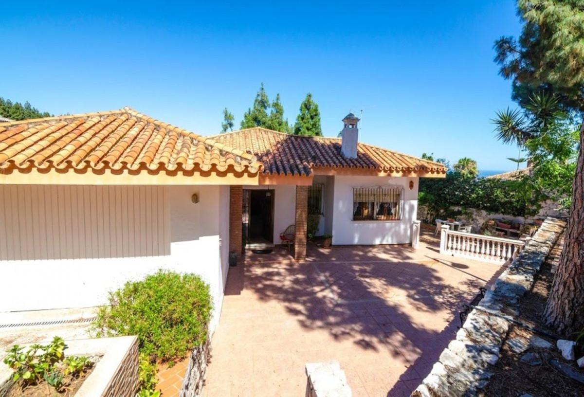 Villa Detached in El Atabal