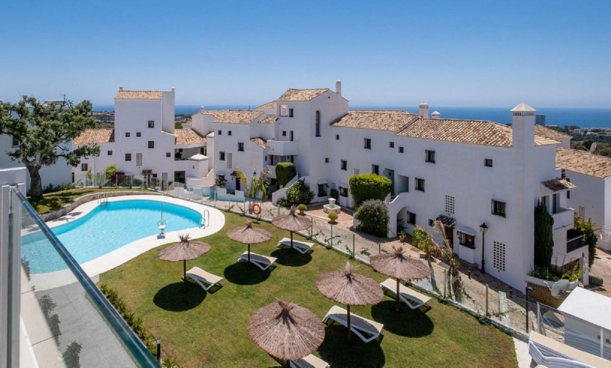 Apartment Duplex in Altos de los Monteros