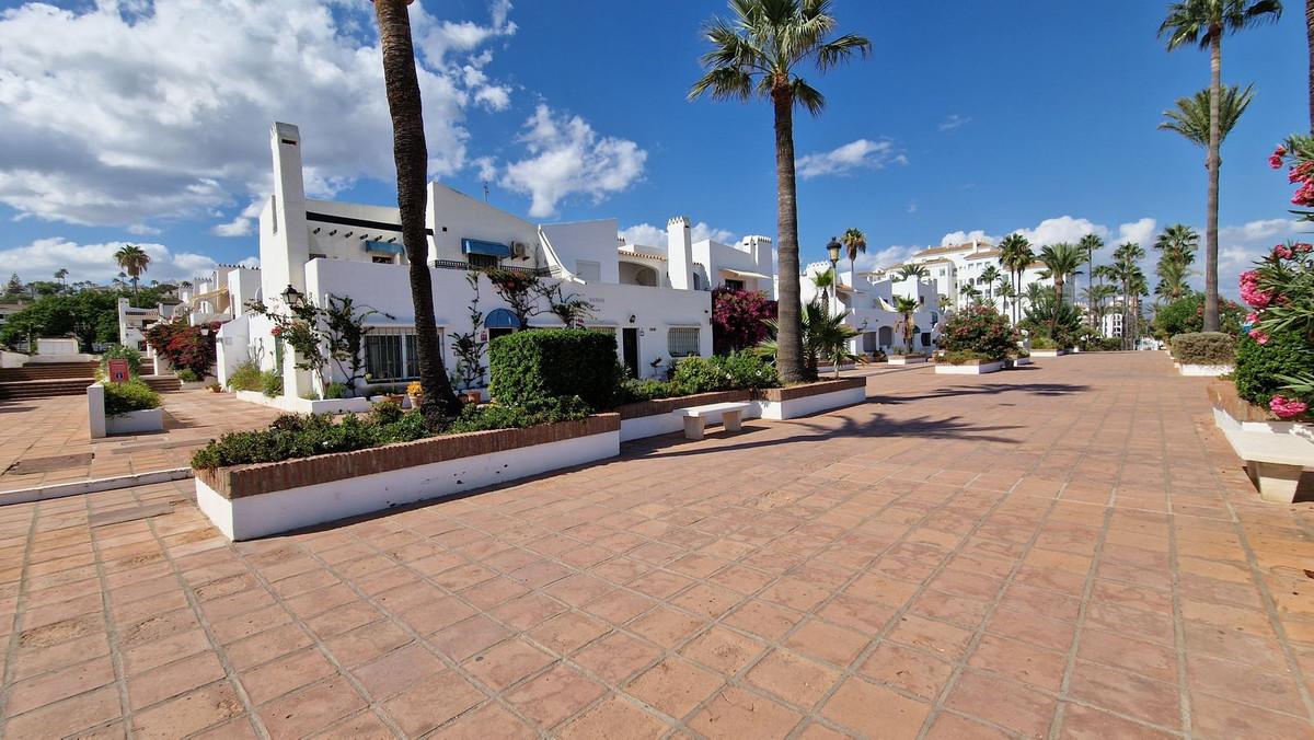 Apartment Ground Floor in La Duquesa