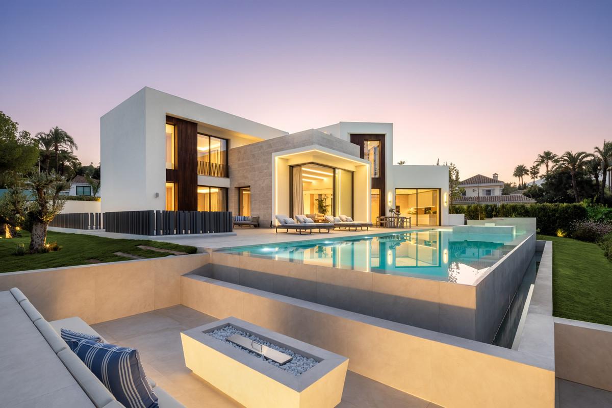 Villa Detached in Las Brisas