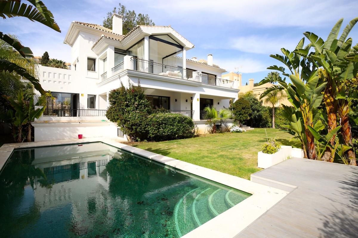 Villa Detached in Nueva Andalucía