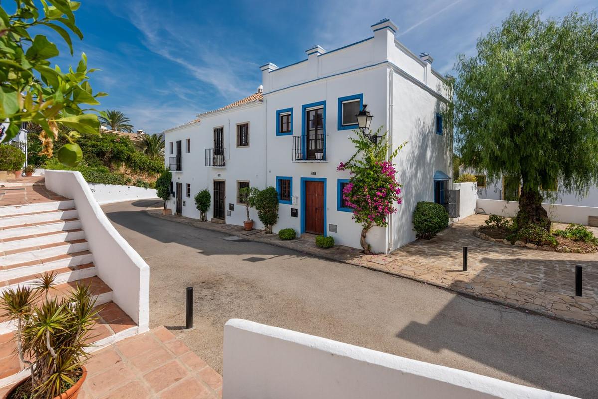 Townhouse Terraced in Nueva Andalucía