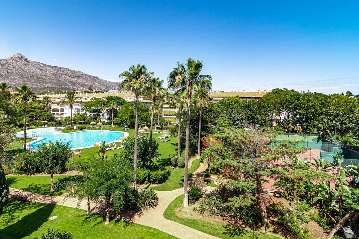 Apartment Middle Floor in Nueva Andalucía