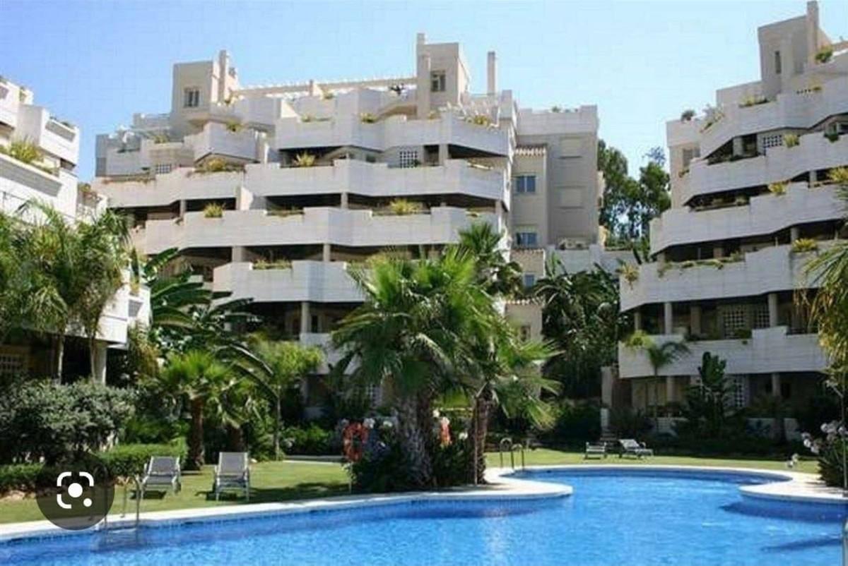 Apartment Middle Floor in Nueva Andalucía