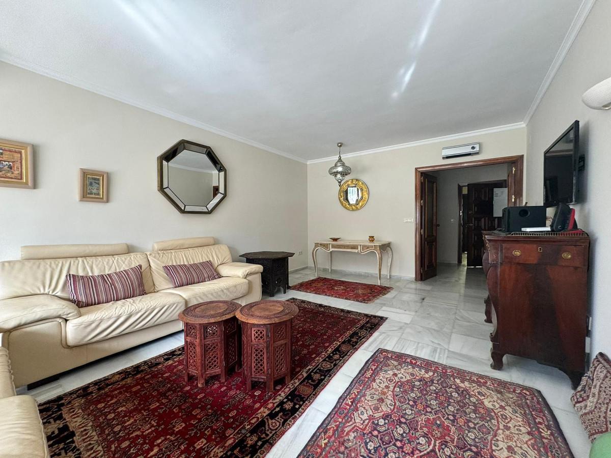 Apartment Middle Floor in Estepona