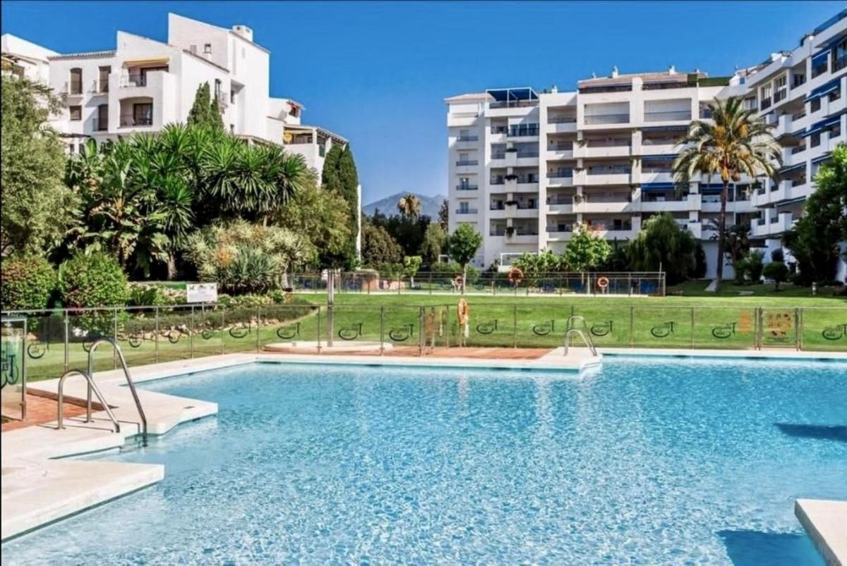 Apartment Middle Floor in Puerto Banús