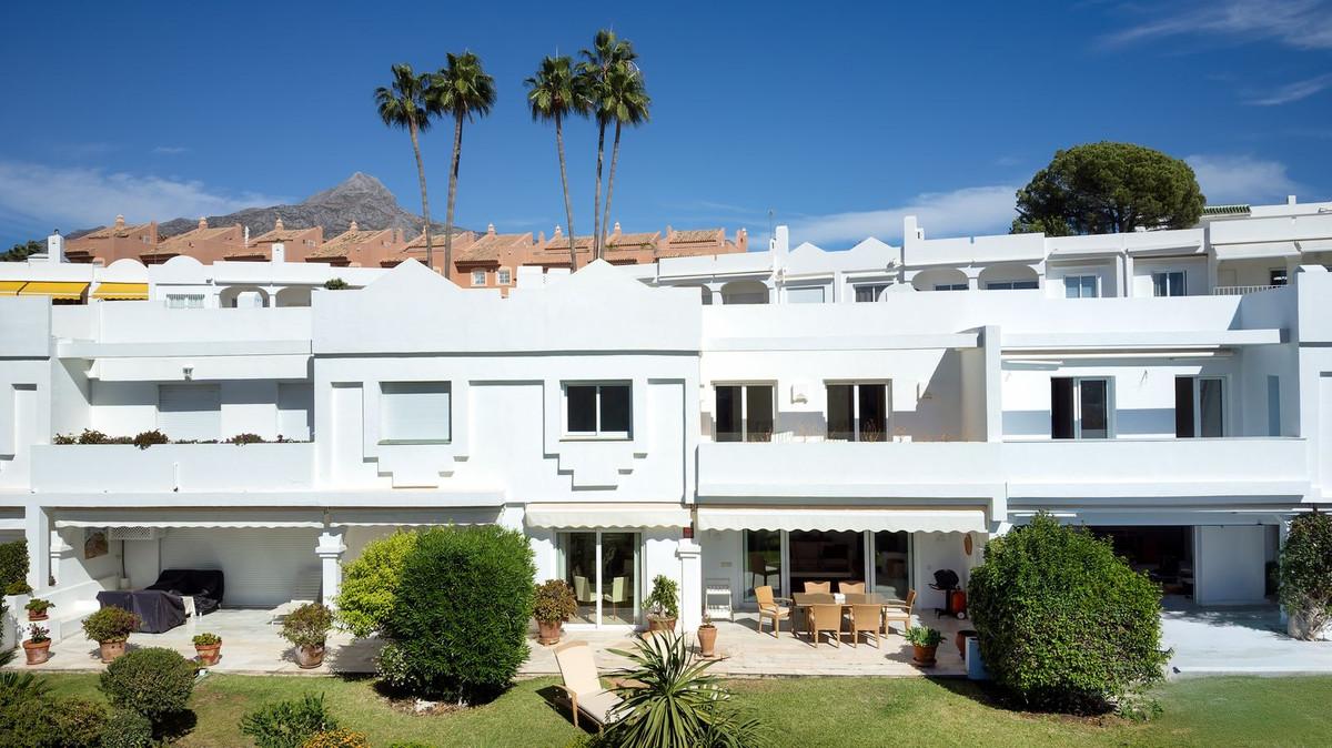 Townhouse Terraced in Nueva Andalucía