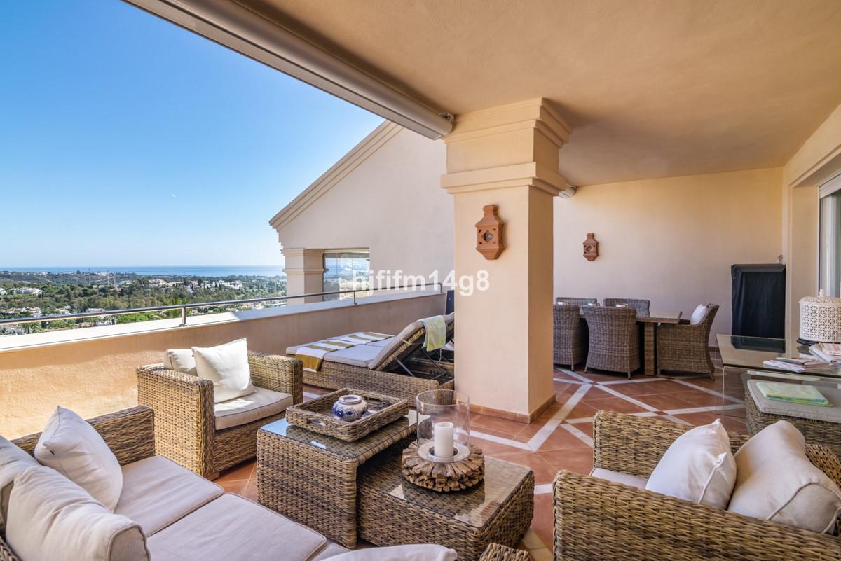 Apartment Penthouse in Nueva Andalucía