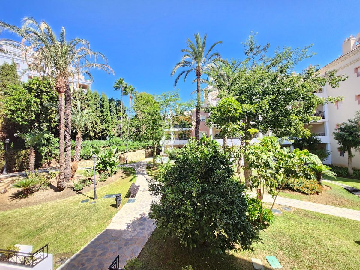 Apartment Middle Floor in Nueva Andalucía