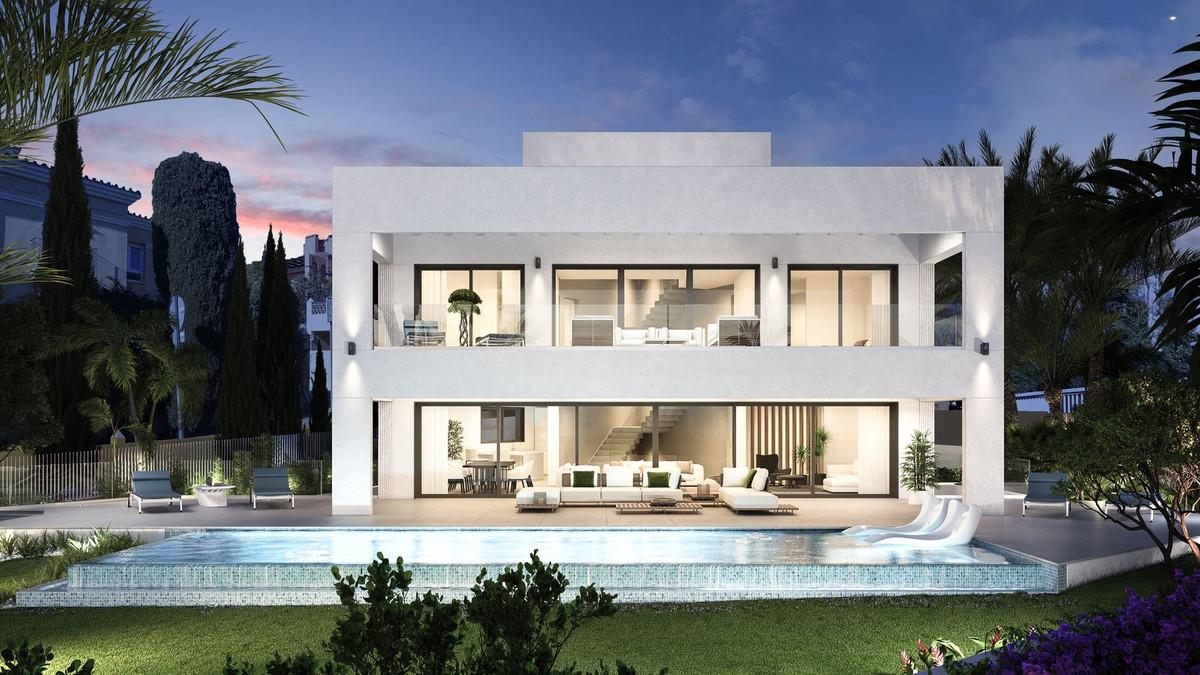 Villa Detached in Guadalmina Baja