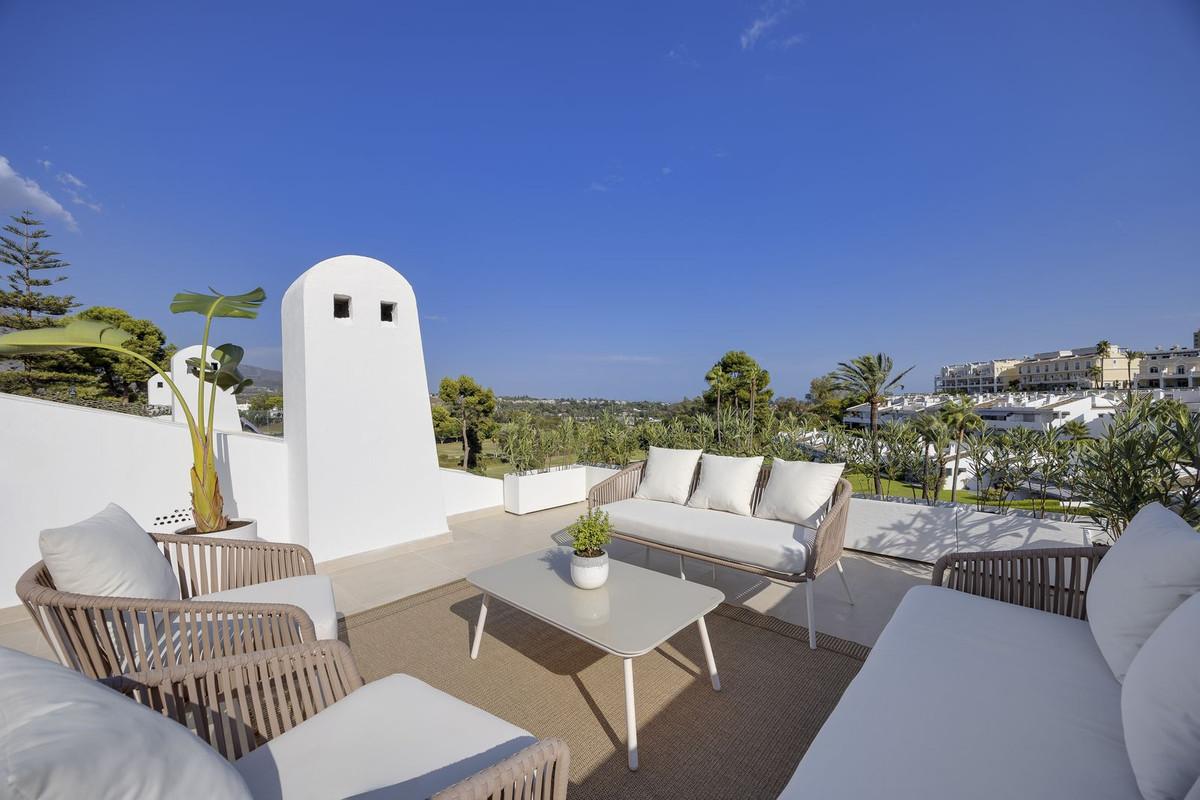 Apartment Penthouse in Nueva Andalucía