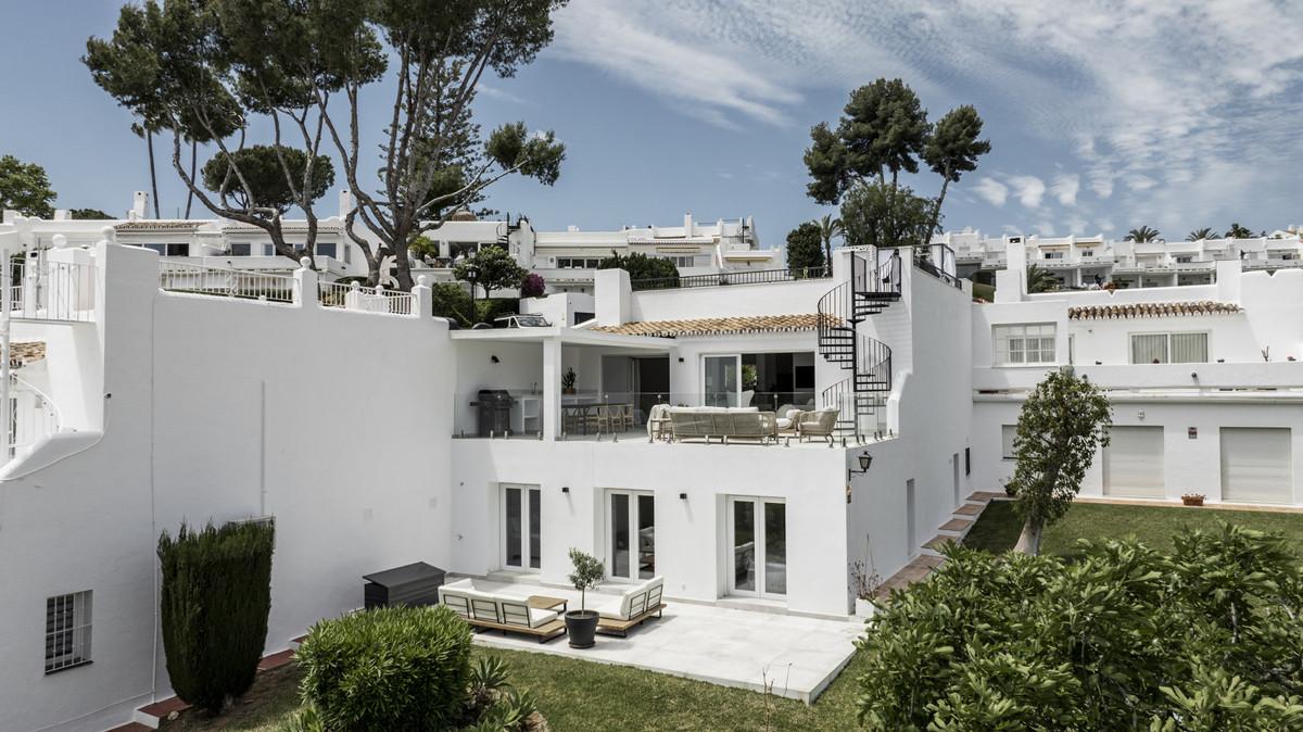 Townhouse Terraced in Nueva Andalucía