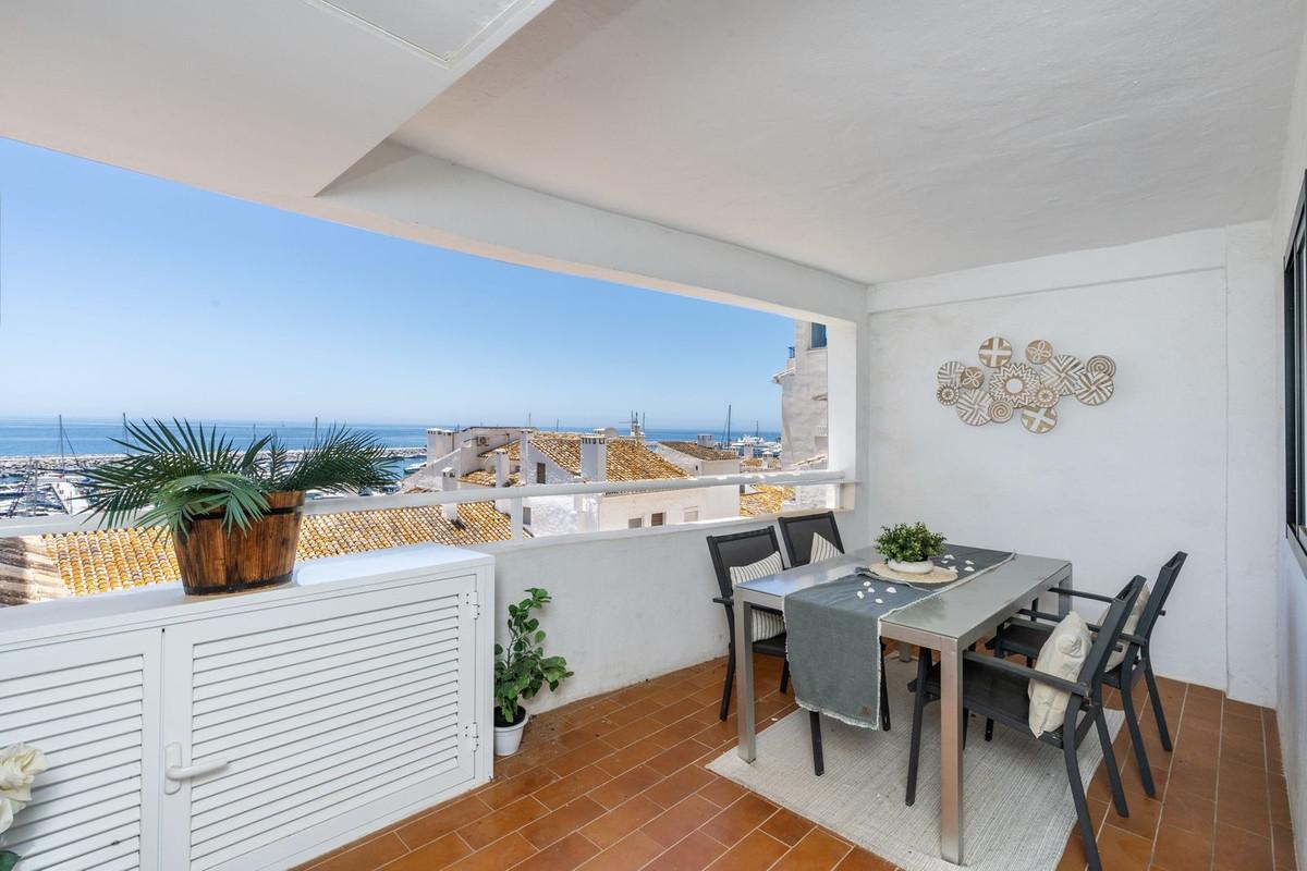 Apartment Penthouse in Puerto Banús