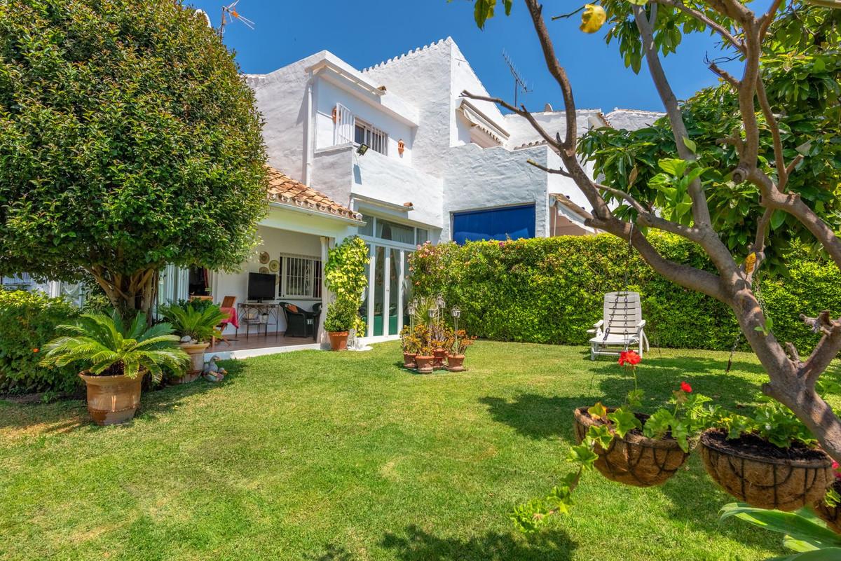 Townhouse Terraced in Nueva Andalucía