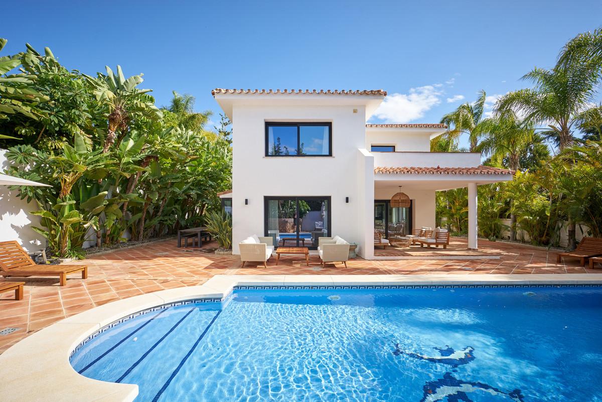 Villa Detached in Los Monteros