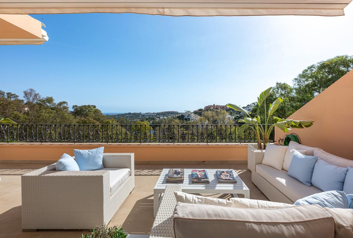 Apartment Penthouse in Nueva Andalucía