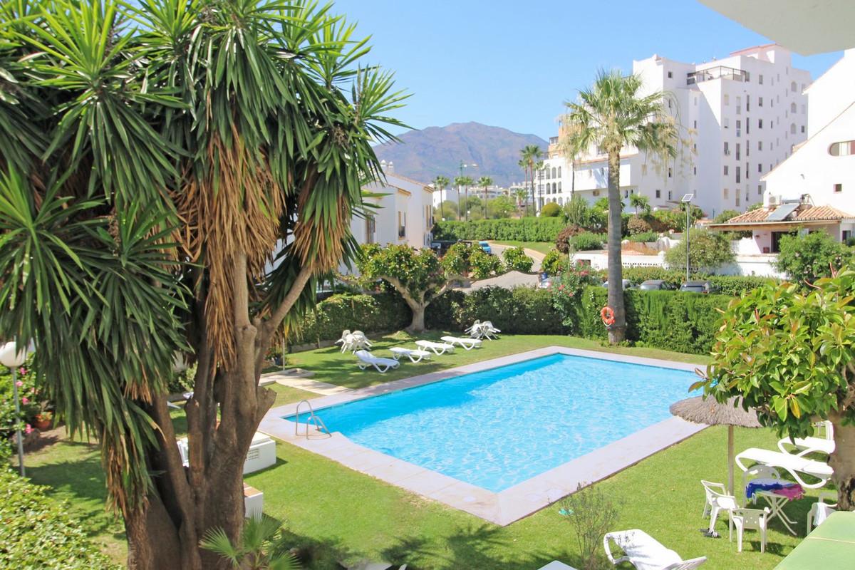 Apartment Middle Floor in Estepona