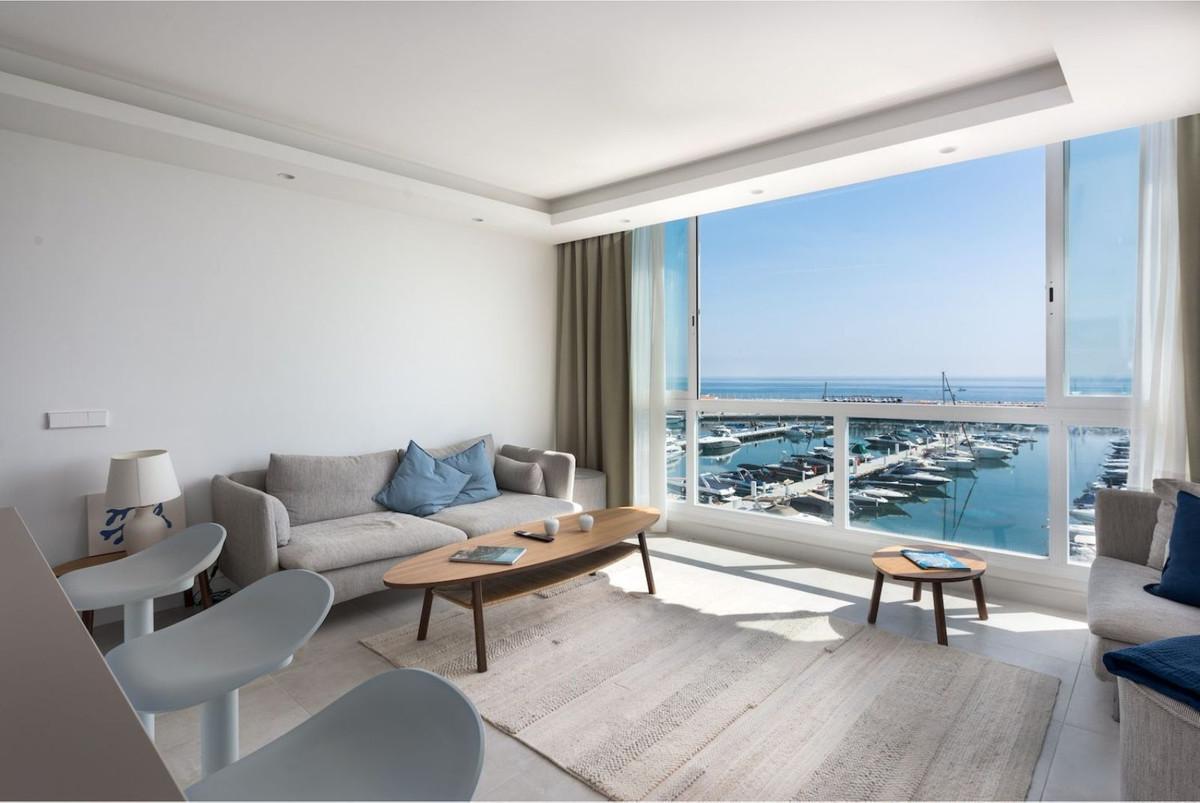 Apartment Penthouse in Puerto Banús