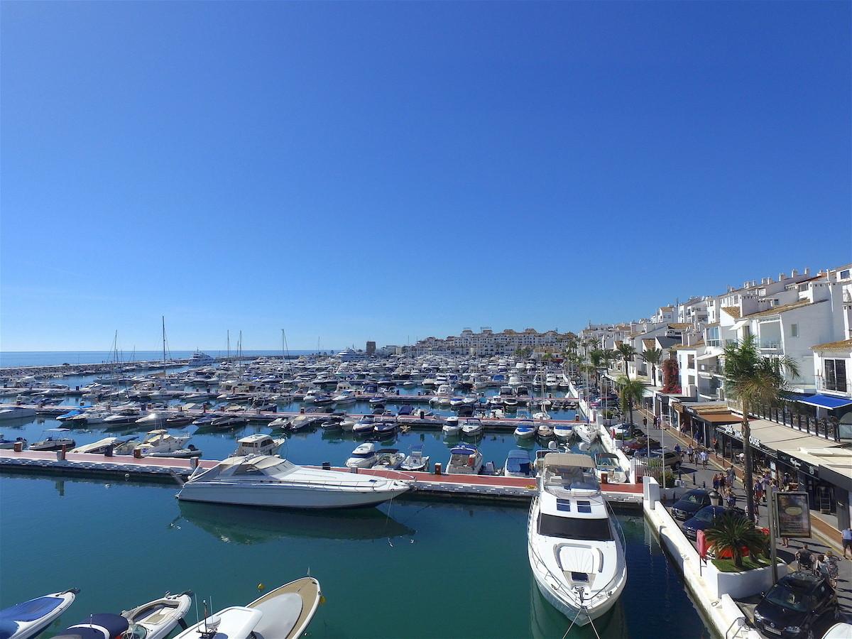 Apartment Middle Floor in Puerto Banús