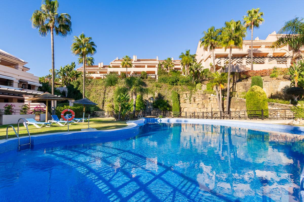 Apartment Middle Floor in Nueva Andalucía