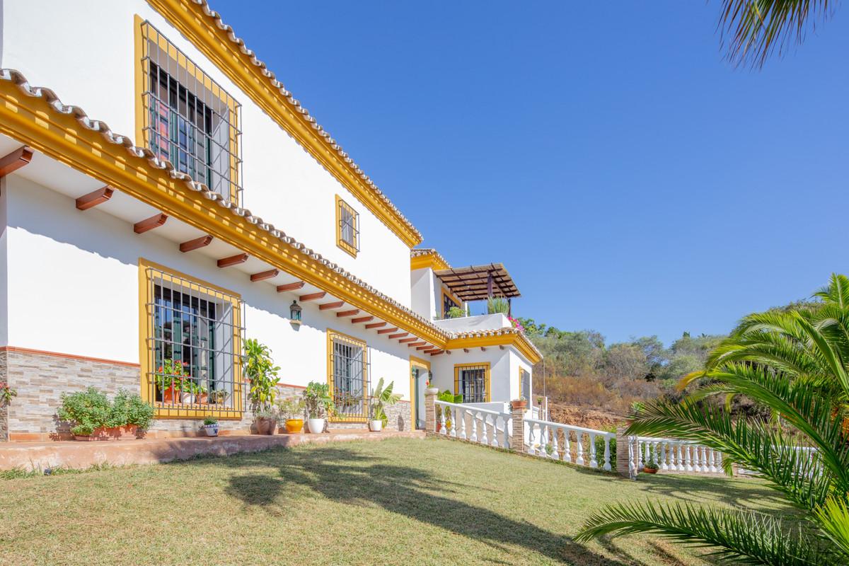 Villa Detached in Elviria