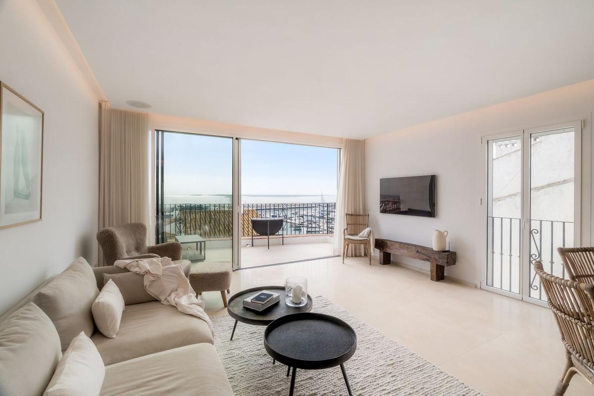 Apartment Penthouse in Puerto Banús