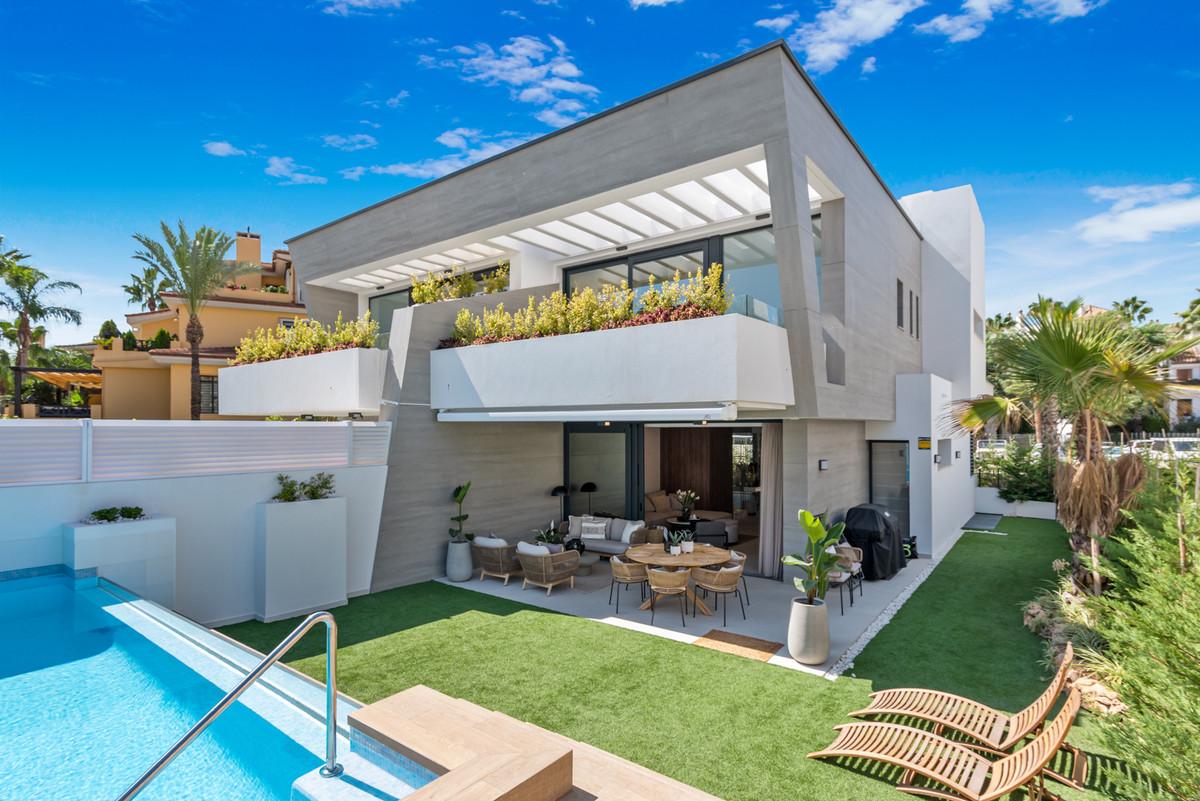 Townhouse Terraced in Puerto Banús