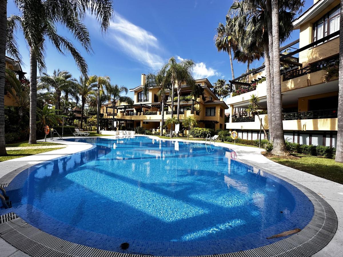 Apartment Middle Floor in Puerto Banús