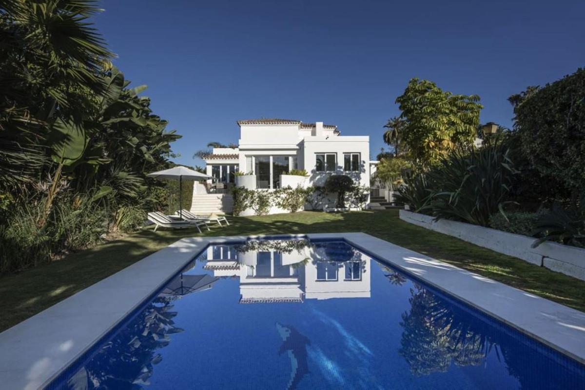 Villa Detached in Las Brisas