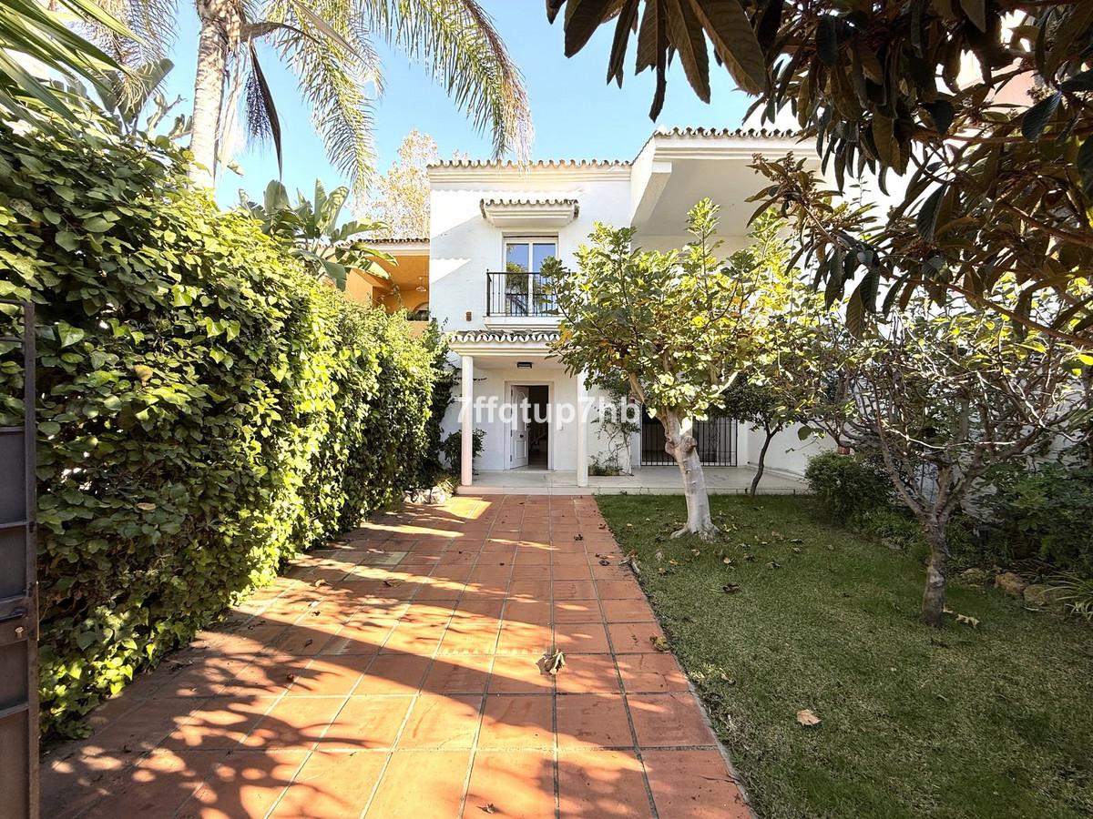 Townhouse Terraced in Puerto Banús