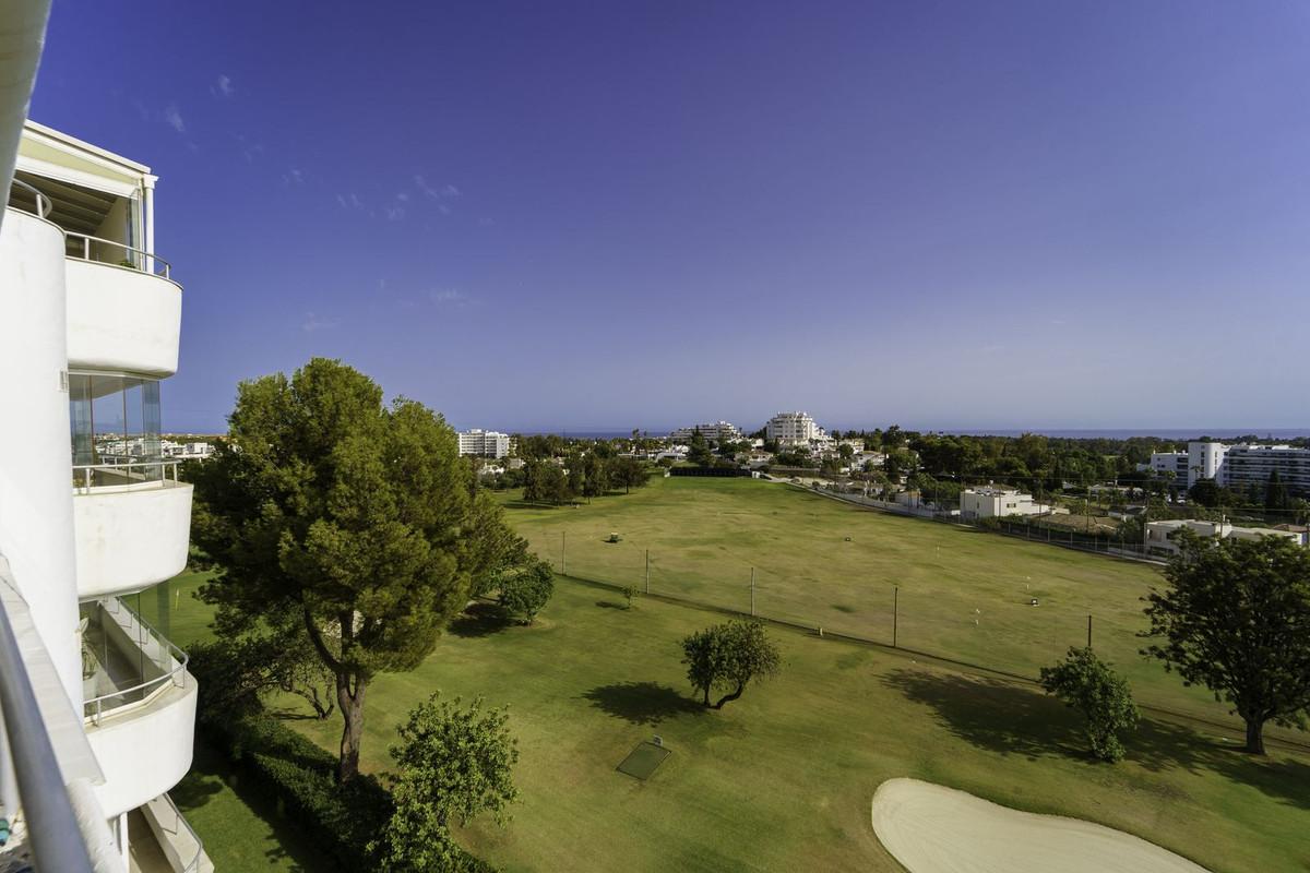 Apartment Middle Floor in Guadalmina Alta